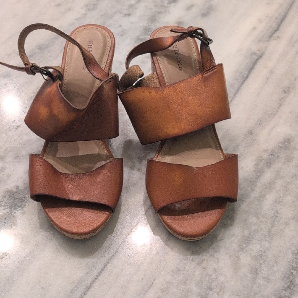 Elegant Tan Leather Sandals